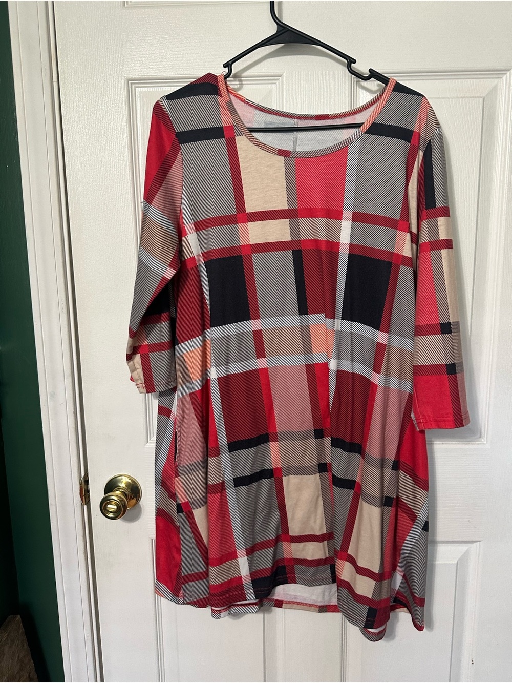 Women’s Red Plaid Scoop Neck Tunic Top